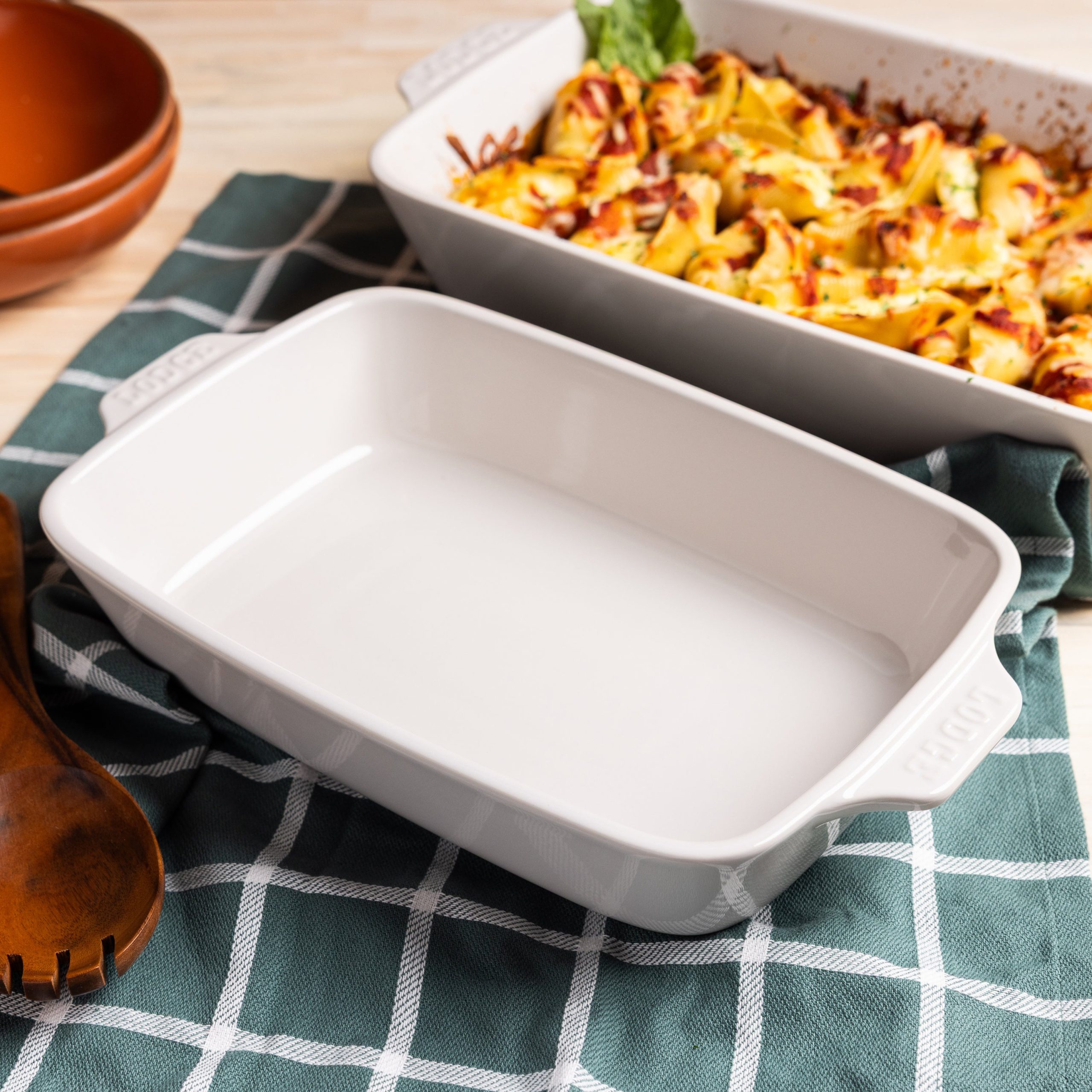 Medium Stoneware Casserole Dish. 11 x 7.5 Inch - Image 10