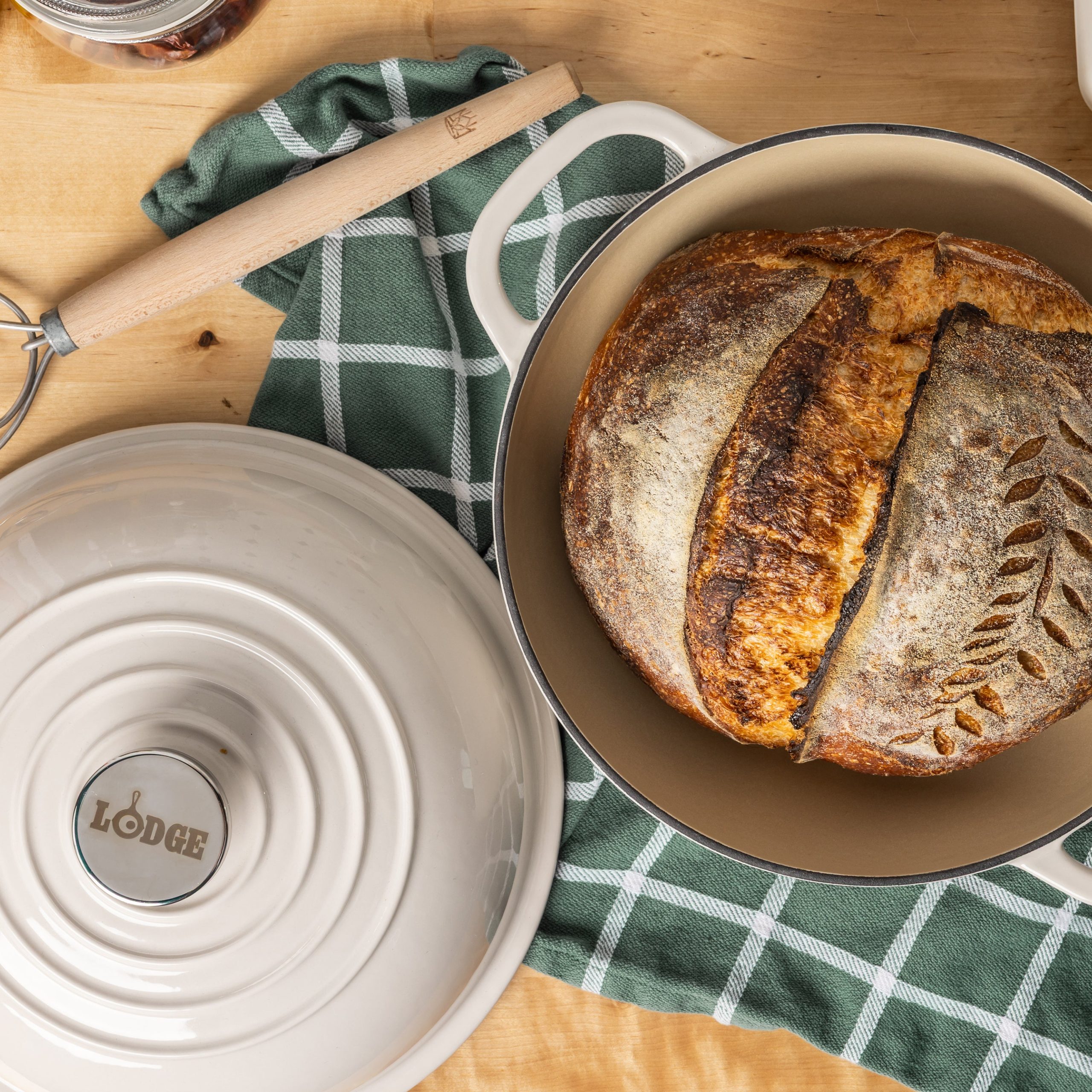 10.35 Inch Enameled Cast Iron Bread Oven - Image 5