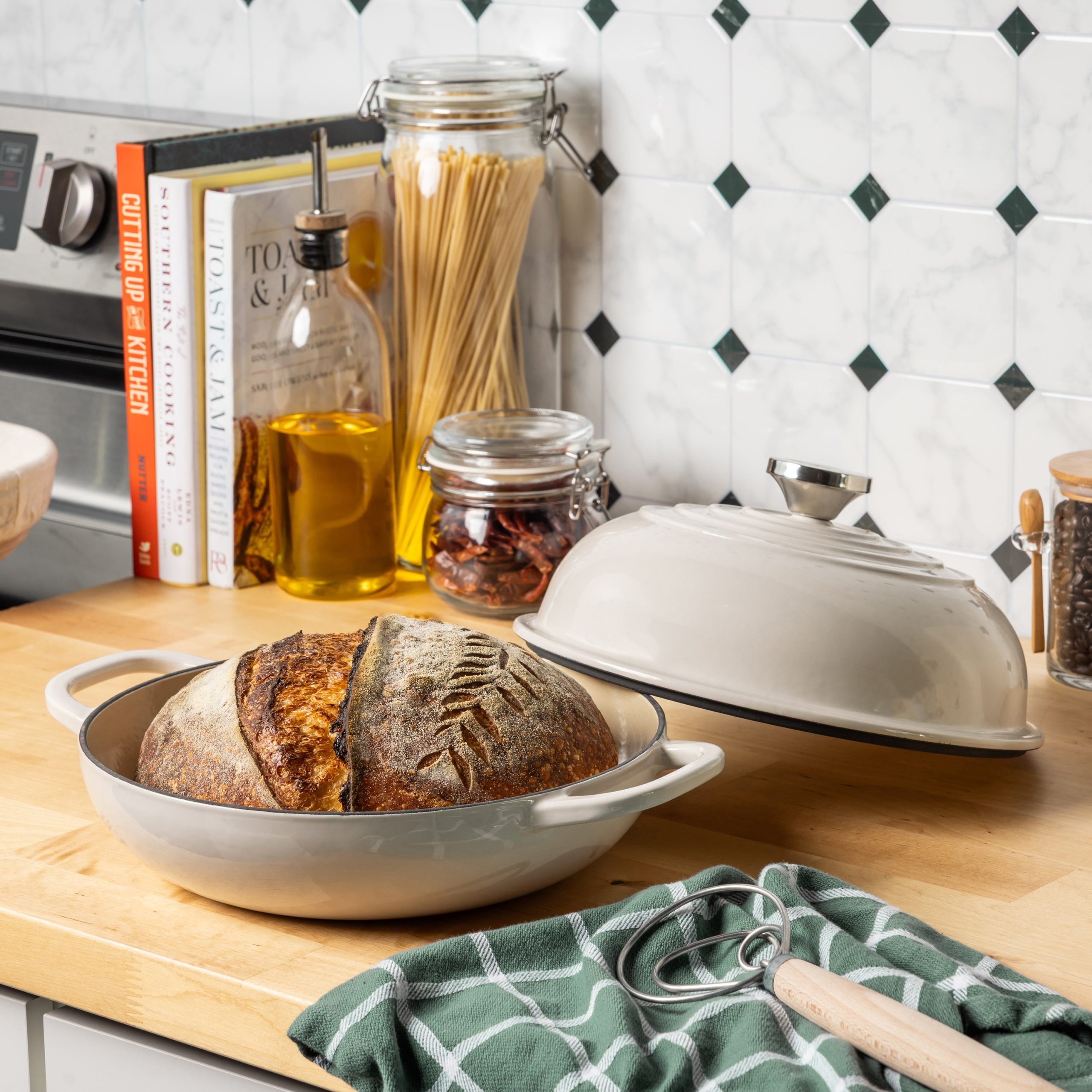 10.35 Inch Enameled Cast Iron Bread Oven - Image 6
