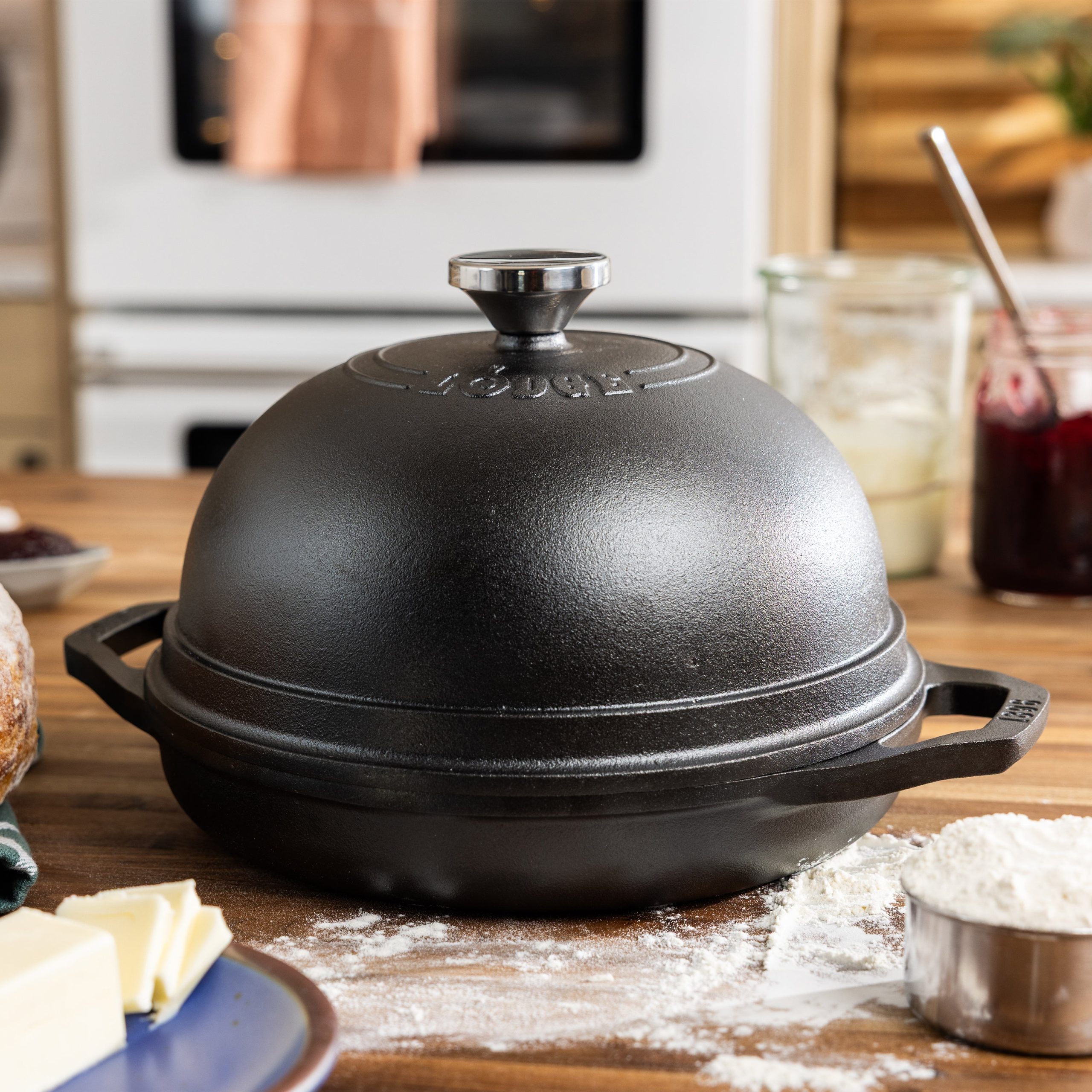 Chef Collection™ Seasoned Cast Iron Bread Oven - Image 3