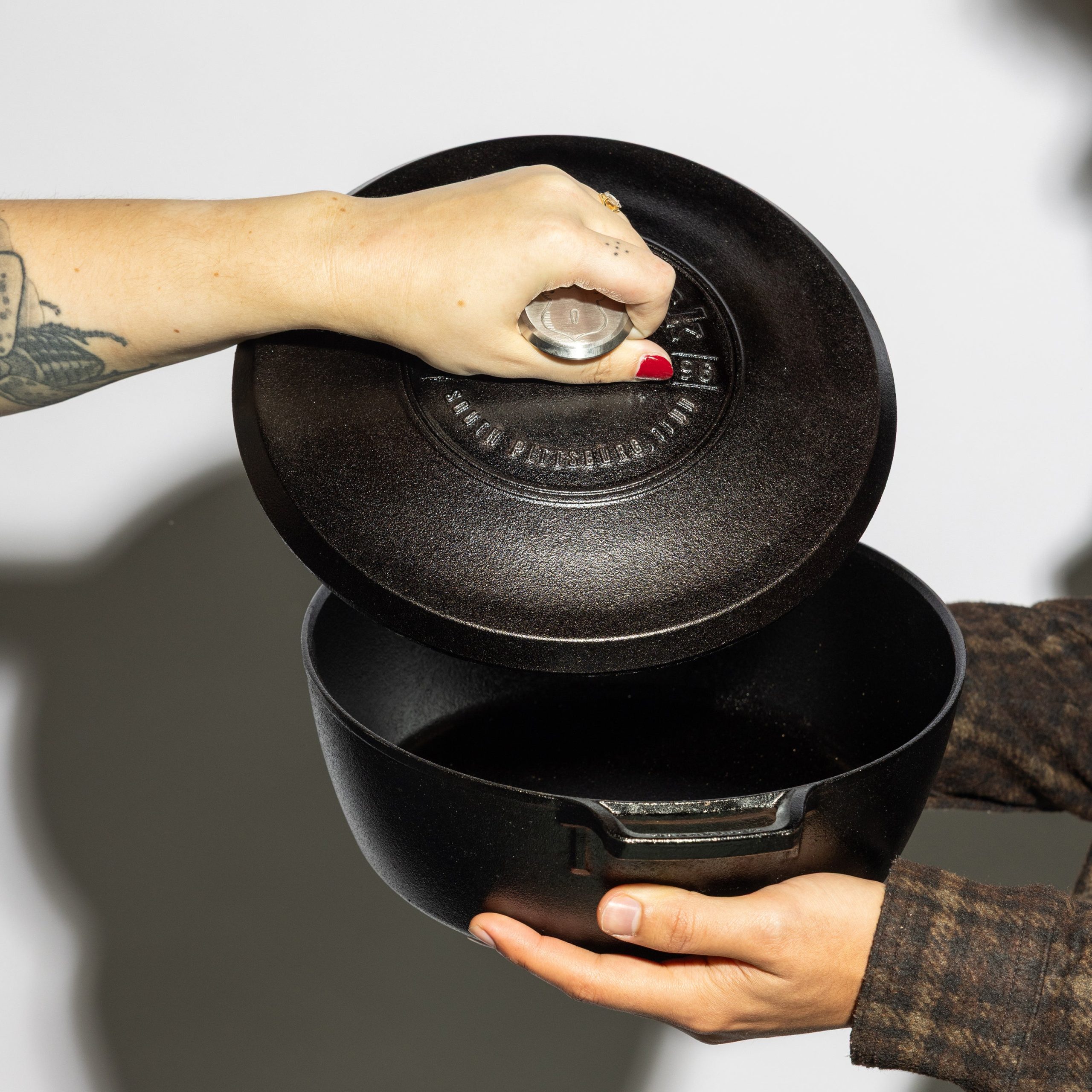 Blacklock 4 Quart Lightweight Cast Iron Deep Skillet With Lid - Image 3