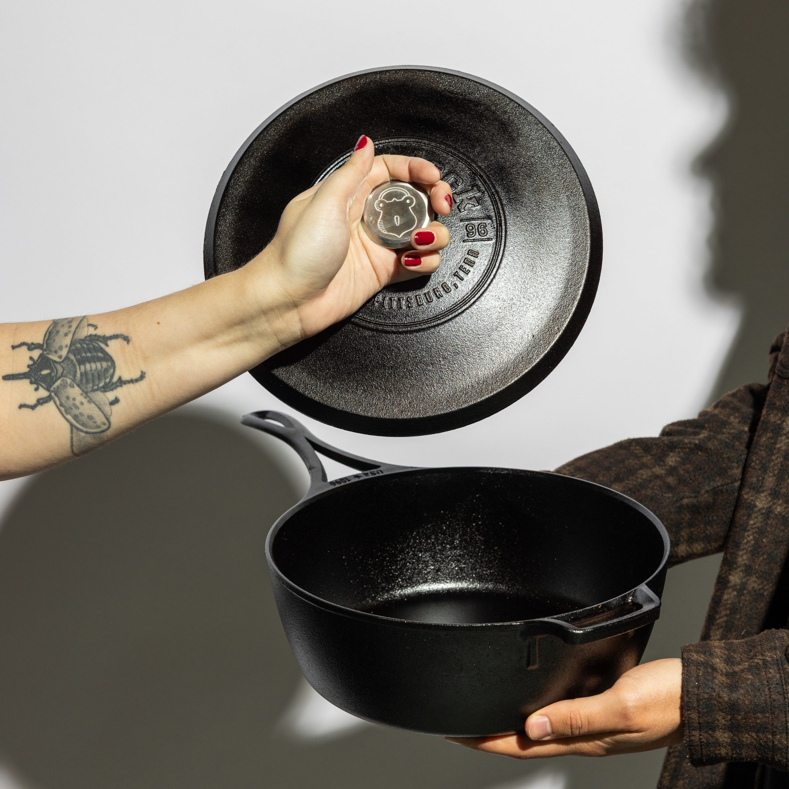 Blacklock 4 Quart Lightweight Cast Iron Deep Skillet With Lid - Image 4