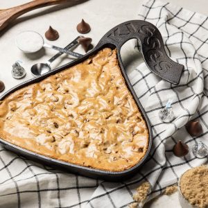 HERSHEY'S KISSES Seasoned Cast Iron KISSES Skillet